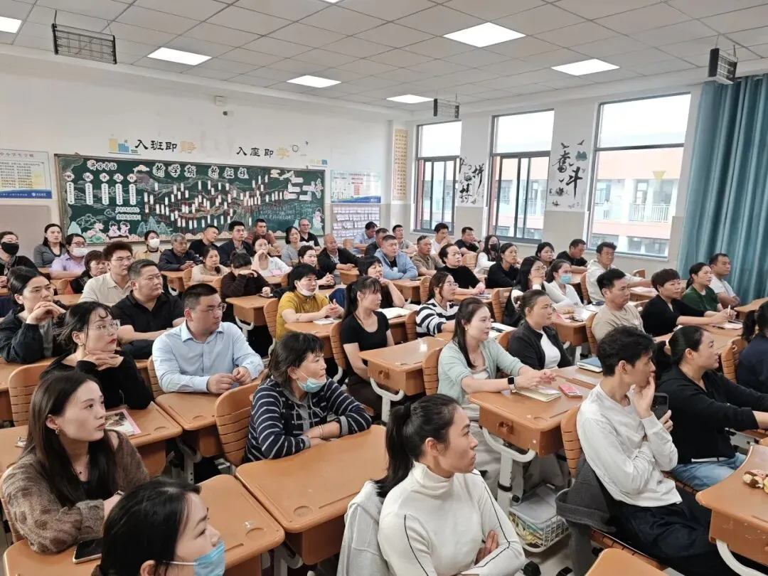 共赴初二之约 同启少年新章——厦门路实验学校八年级共育家长会纪实-第24张图片-四季读书网 共赴初二之约 同启少年新章——厦门路实验学校八年级共育家长会纪实-第24张图片-四季读书网