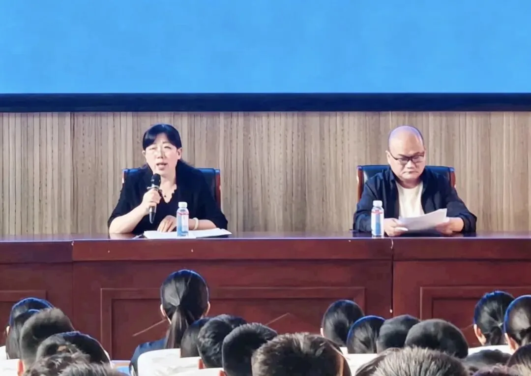 共赴初二之约 同启少年新章——厦门路实验学校八年级共育家长会纪实-第31张图片-四季读书网 共赴初二之约 同启少年新章——厦门路实验学校八年级共育家长会纪实-第31张图片-四季读书网