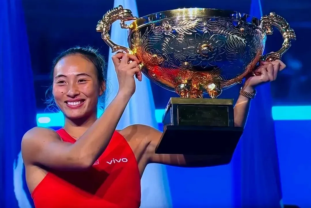 中考英语时文阅读:郑钦文创造中网历史Zheng Qinwen Makes History at China Open-第1张图片-四季读书网
