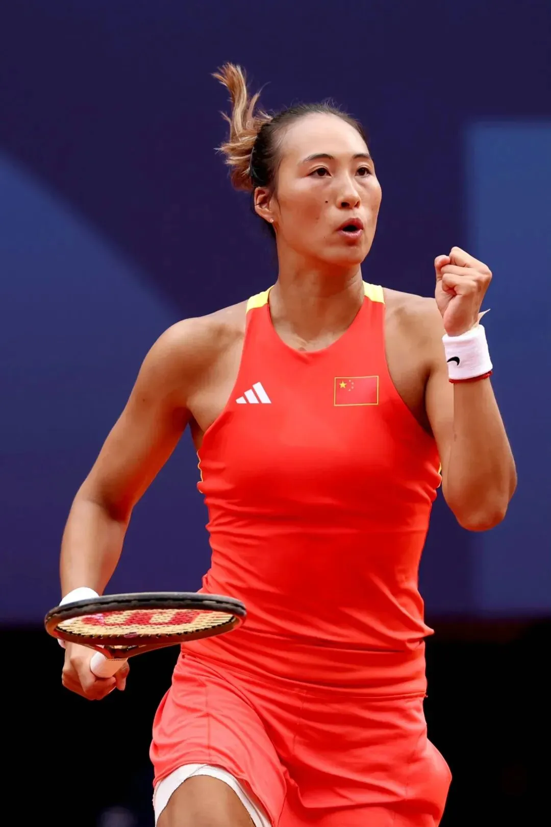 中考英语时文阅读:郑钦文创造中网历史Zheng Qinwen Makes History at China Open-第2张图片-四季读书网