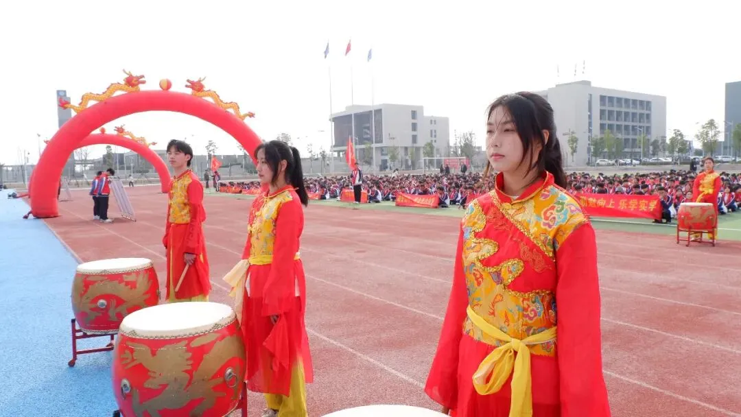 十八岁的印记:记2020级学生成人礼暨高考誓师大会那些灿烂的笑脸-第5张图片-四季读书网