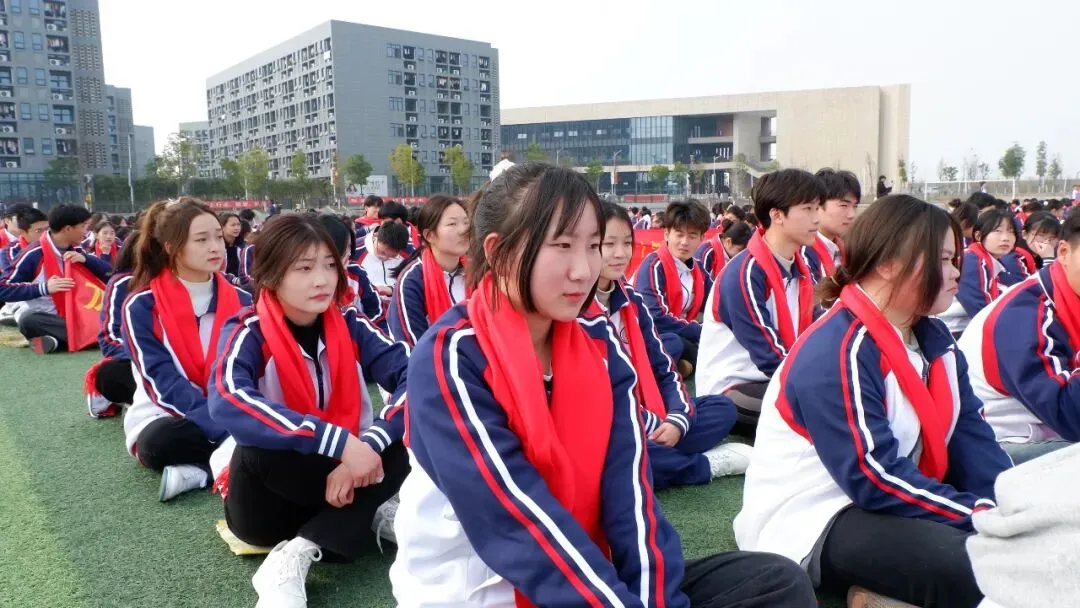 十八岁的印记:记2020级学生成人礼暨高考誓师大会那些灿烂的笑脸-第6张图片-四季读书网