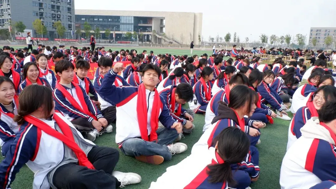 十八岁的印记:记2020级学生成人礼暨高考誓师大会那些灿烂的笑脸-第8张图片-四季读书网