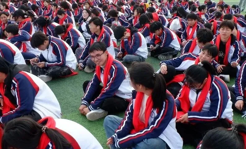 十八岁的印记:记2020级学生成人礼暨高考誓师大会那些灿烂的笑脸-第10张图片-四季读书网