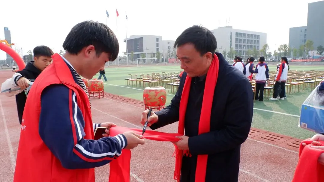 十八岁的印记:记2020级学生成人礼暨高考誓师大会那些灿烂的笑脸-第21张图片-四季读书网