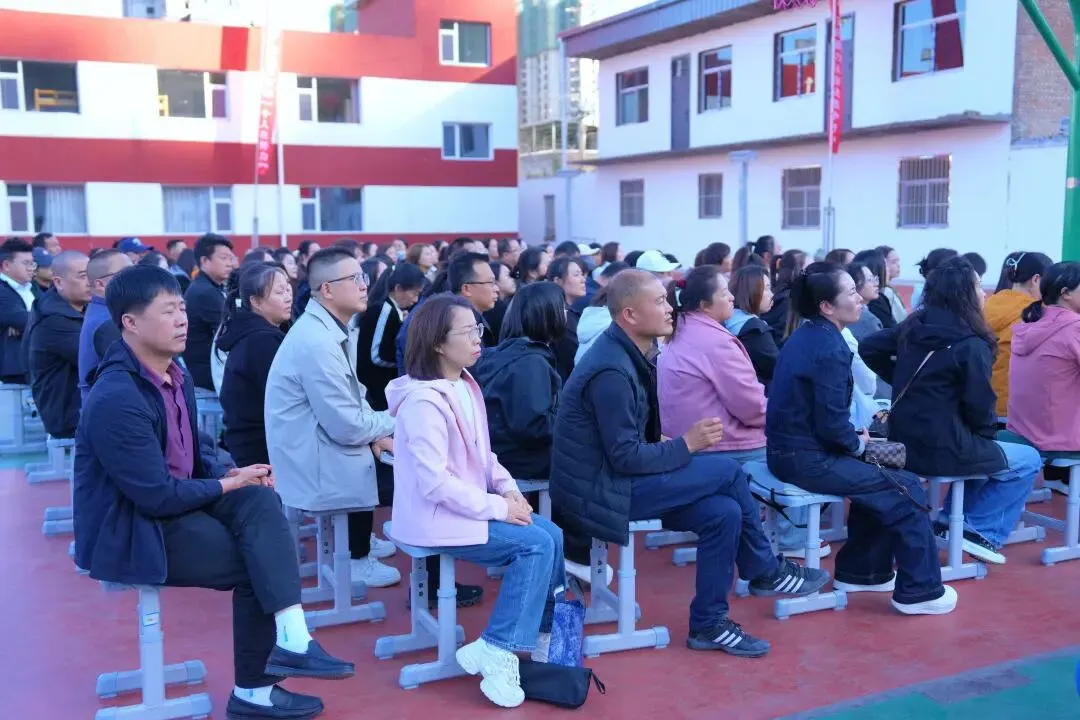 表彰励初心 逐梦向中考│离石区北城中学召开上一学年度优秀表彰暨2027年动员大会-第160张图片-四季读书网 表彰励初心 逐梦向中考│离石区北城中学召开上一学年度优秀表彰暨2027年动员大会-第160张图片-四季读书网