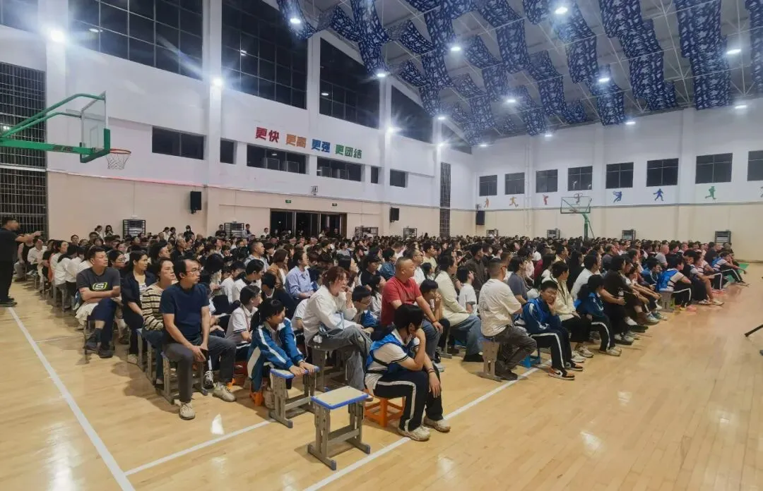 护航九年级,聚力迎中考|佛堂镇中九年级家长会顺利召开-第9张图片-四季读书网 护航九年级,聚力迎中考|佛堂镇中九年级家长会顺利召开-第9张图片-四季读书网