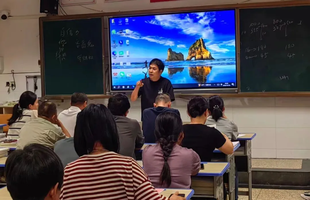 护航九年级,聚力迎中考|佛堂镇中九年级家长会顺利召开-第20张图片-四季读书网 护航九年级,聚力迎中考|佛堂镇中九年级家长会顺利召开-第20张图片-四季读书网