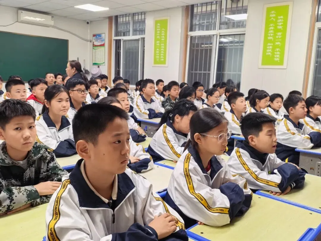【竞存·德育】得语文者得中考 善语文者得天下——竞存中学2026年秋季学期第七周思政大课堂-第3张图片-四季读书网 【竞存·德育】得语文者得中考 善语文者得天下——竞存中学2026年秋季学期第七周思政大课堂-第3张图片-四季读书网