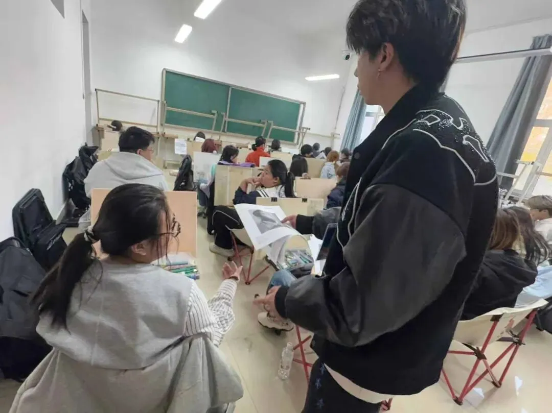 模考砺锋芒,执笔赴山海|黑龙江省2027届美术类第一次联合模拟考试-第23张图片-四季读书网