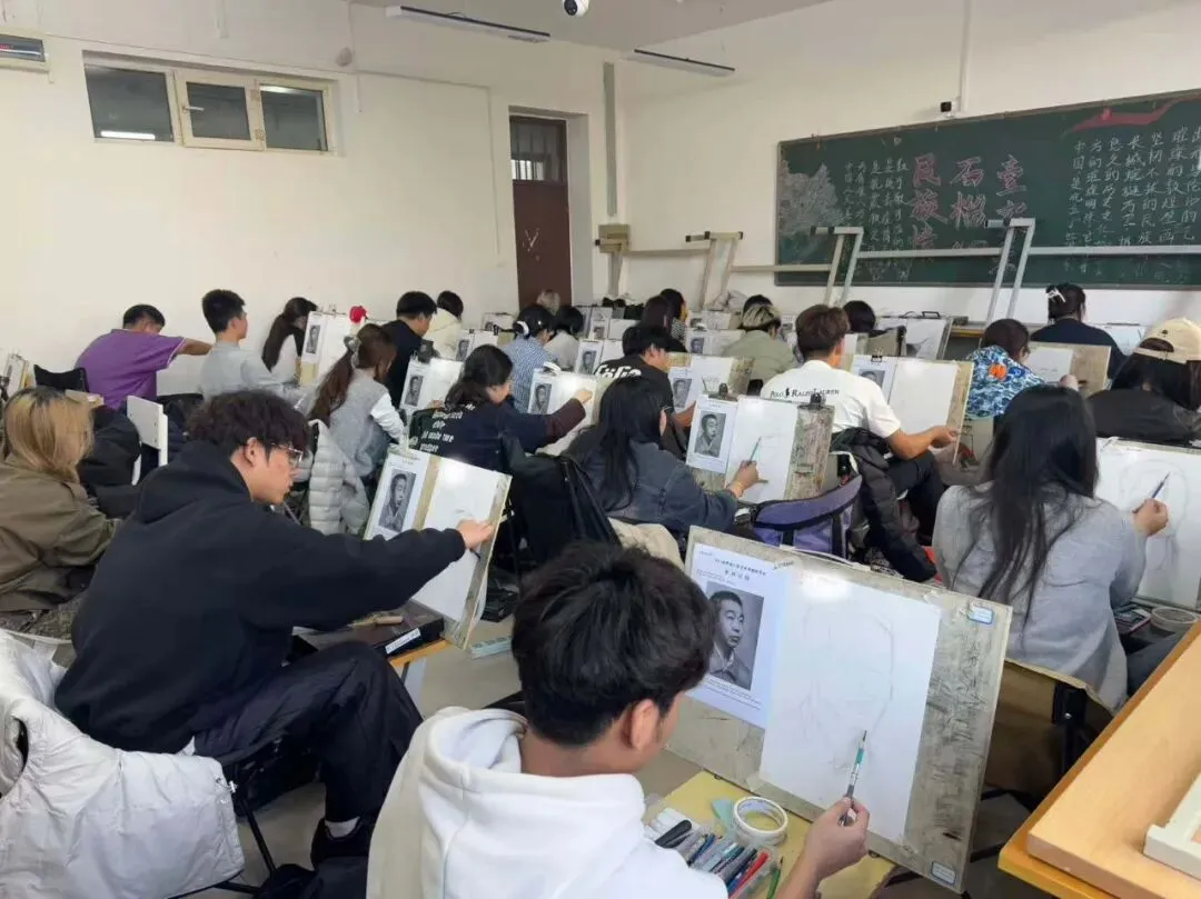 模考砺锋芒,执笔赴山海|黑龙江省2027届美术类第一次联合模拟考试-第25张图片-四季读书网