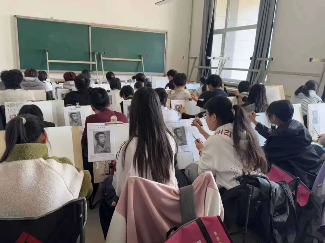 模考砺锋芒,执笔赴山海|黑龙江省2027届美术类第一次联合模拟考试-第26张图片-四季读书网