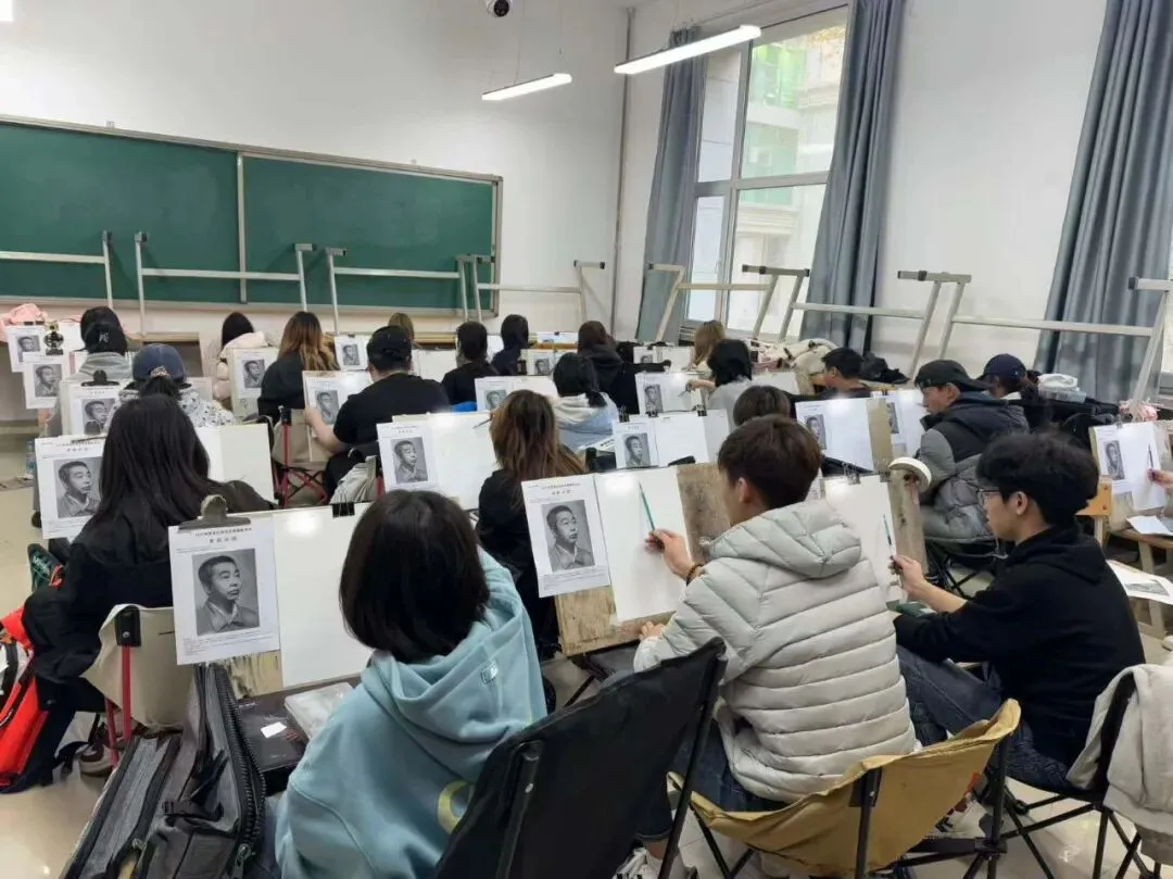 模考砺锋芒,执笔赴山海|黑龙江省2027届美术类第一次联合模拟考试-第27张图片-四季读书网