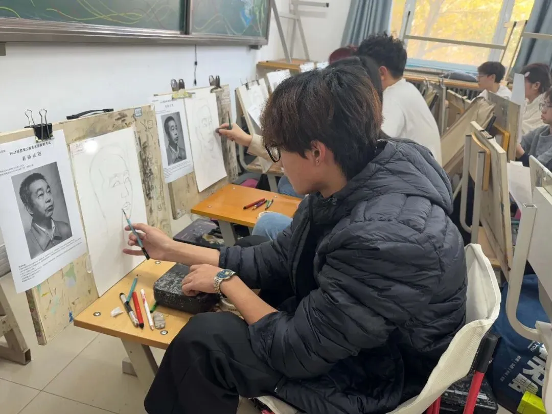 模考砺锋芒,执笔赴山海|黑龙江省2027届美术类第一次联合模拟考试-第29张图片-四季读书网