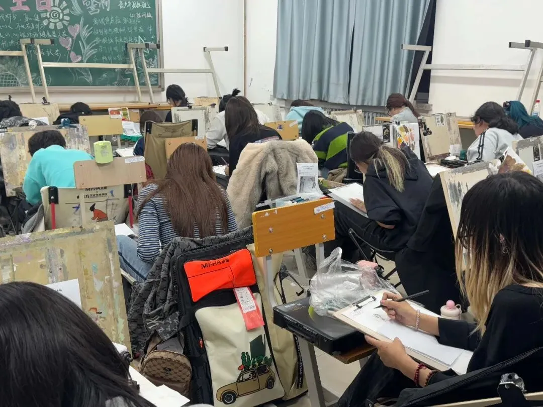 模考砺锋芒,执笔赴山海|黑龙江省2027届美术类第一次联合模拟考试-第52张图片-四季读书网