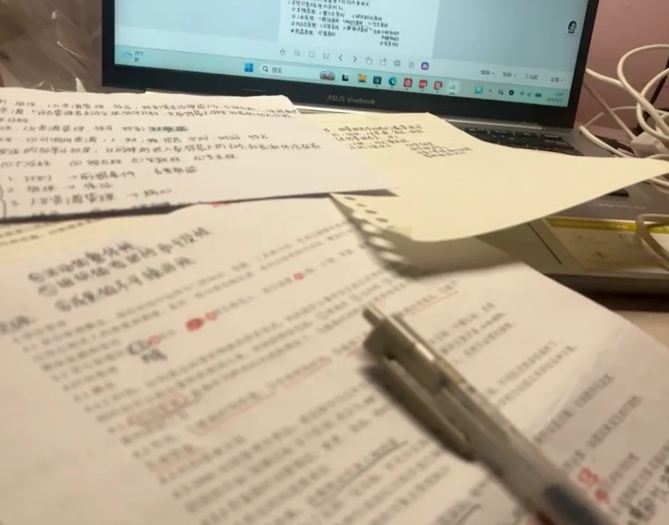 《2027届高考报名终极指南》家长必读版-第2张图片-四季读书网