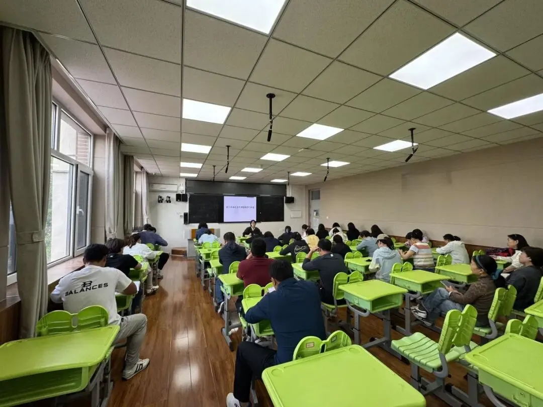 邂逅非遗匠心,传承文化根脉——初二年级社会大课堂活动纪实-第4张图片-四季读书网 邂逅非遗匠心,传承文化根脉——初二年级社会大课堂活动纪实-第4张图片-四季读书网