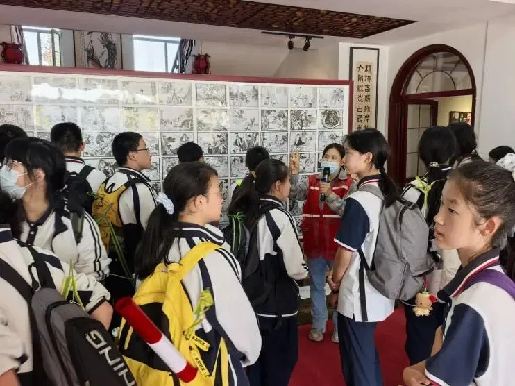 邂逅非遗匠心,传承文化根脉——初二年级社会大课堂活动纪实-第11张图片-四季读书网 邂逅非遗匠心,传承文化根脉——初二年级社会大课堂活动纪实-第11张图片-四季读书网