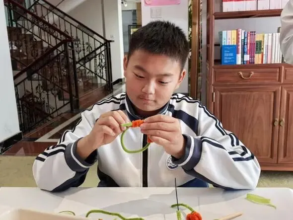 邂逅非遗匠心,传承文化根脉——初二年级社会大课堂活动纪实-第15张图片-四季读书网 邂逅非遗匠心,传承文化根脉——初二年级社会大课堂活动纪实-第15张图片-四季读书网