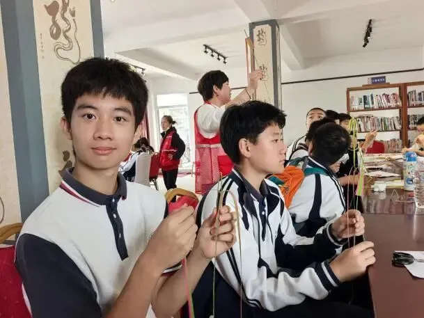 邂逅非遗匠心,传承文化根脉——初二年级社会大课堂活动纪实-第20张图片-四季读书网 邂逅非遗匠心,传承文化根脉——初二年级社会大课堂活动纪实-第20张图片-四季读书网