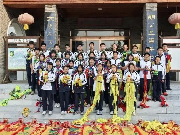 邂逅非遗匠心,传承文化根脉——初二年级社会大课堂活动纪实-第28张图片-四季读书网 邂逅非遗匠心,传承文化根脉——初二年级社会大课堂活动纪实-第28张图片-四季读书网
