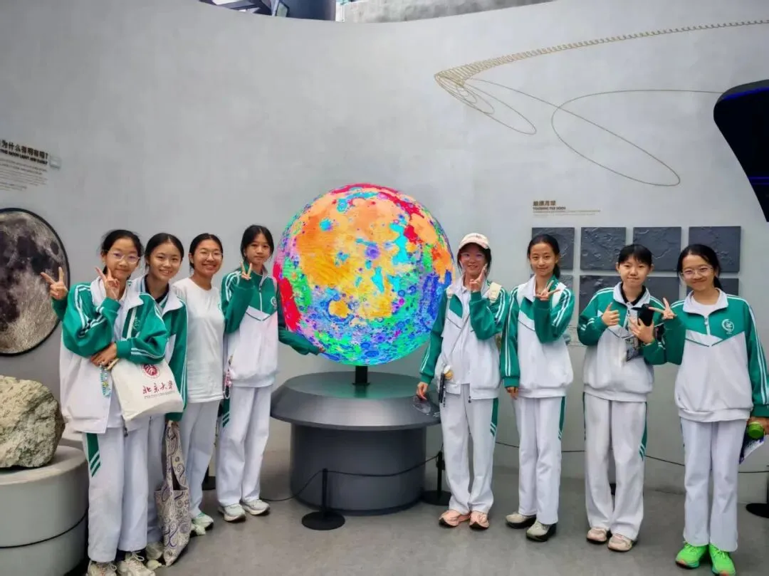少年心怀山海,目光奔赴星河——记初二年级“问天·探地·造未来”博识系列之北京天文馆-第22张图片-四季读书网 少年心怀山海,目光奔赴星河——记初二年级“问天·探地·造未来”博识系列之北京天文馆-第22张图片-四季读书网