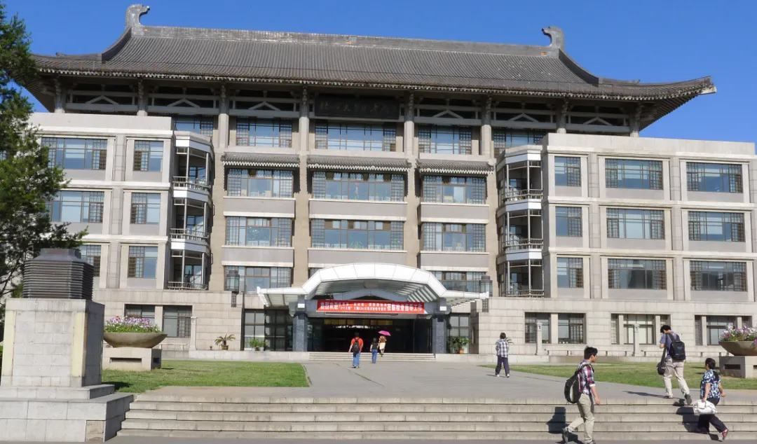 9月高考升学资讯:多所名校专业大调整,北大法学学硕停招,家长该读懂哪些信号?-第22张图片-四季读书网