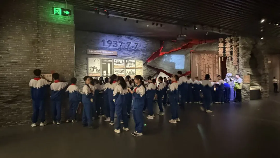 初一1班学生赴中国人民抗日战争纪念馆参加“博识铸魂”活动小记-第9张图片-四季读书网