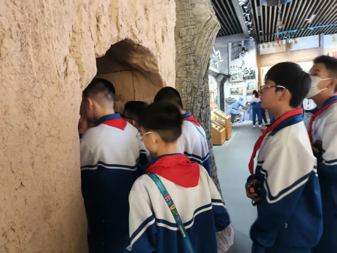 初一1班学生赴中国人民抗日战争纪念馆参加“博识铸魂”活动小记-第13张图片-四季读书网
