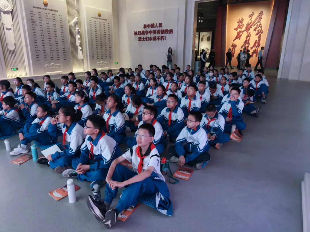 初一1班学生赴中国人民抗日战争纪念馆参加“博识铸魂”活动小记-第19张图片-四季读书网