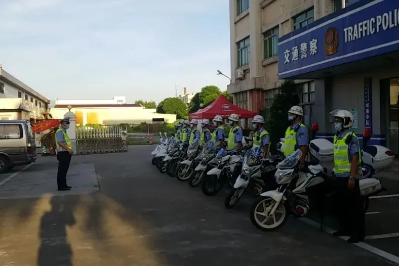 【护航高考】最先到场、最迟离场,今天,也是他们的“高考”-第6张图片-四季读书网