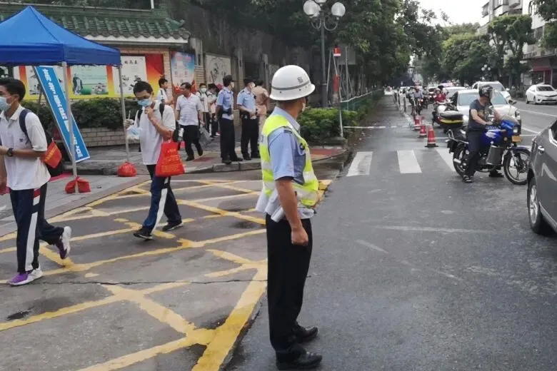【护航高考】最先到场、最迟离场,今天,也是他们的“高考”-第14张图片-四季读书网
