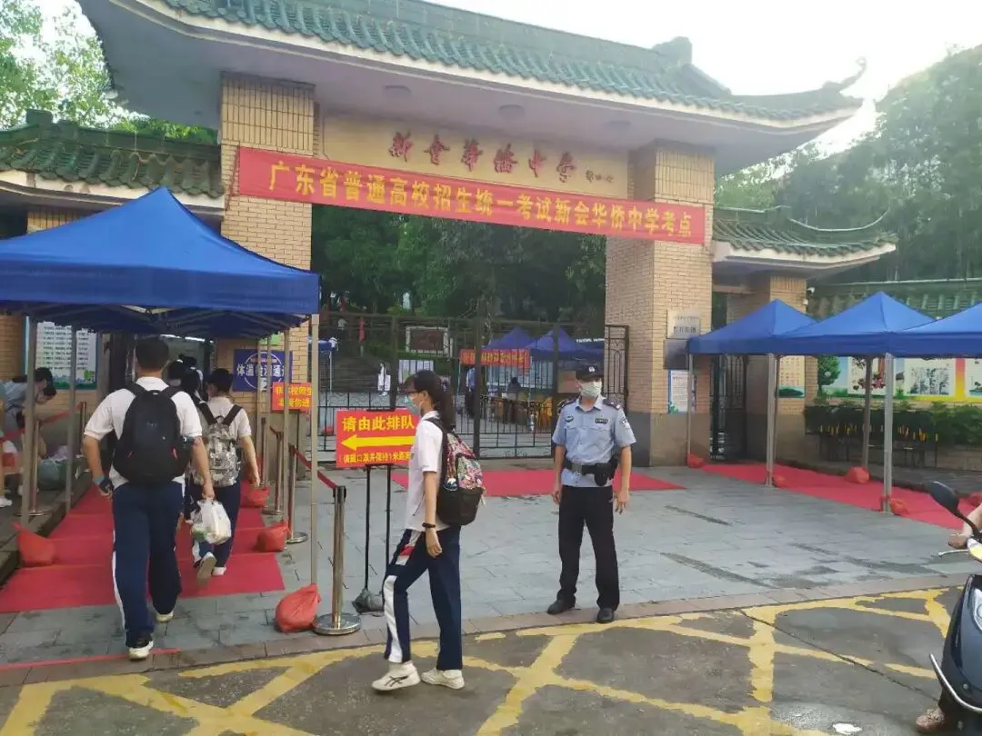 【护航高考】最先到场、最迟离场,今天,也是他们的“高考”-第15张图片-四季读书网
