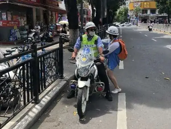 【护航高考】最先到场、最迟离场,今天,也是他们的“高考”-第25张图片-四季读书网
