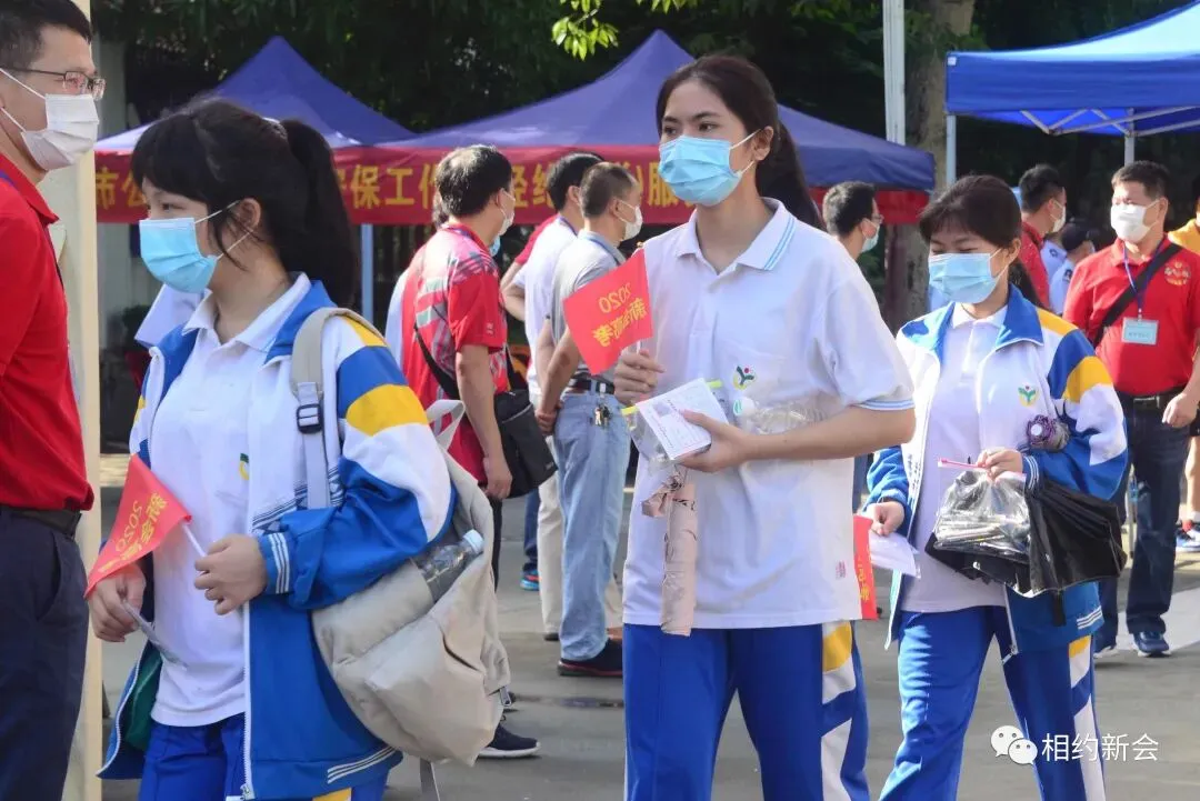 【多图直击】高考首日顺利结束-第7张图片-四季读书网 【多图直击】高考首日顺利结束-第7张图片-四季读书网