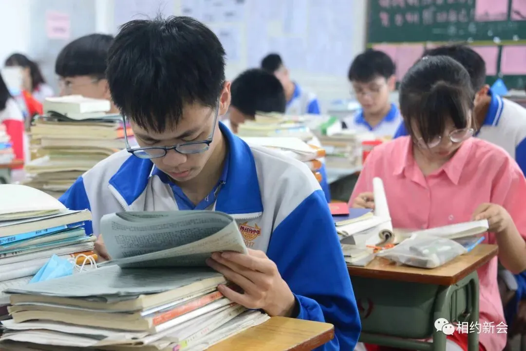 【多图直击】高考首日顺利结束-第15张图片-四季读书网 【多图直击】高考首日顺利结束-第15张图片-四季读书网