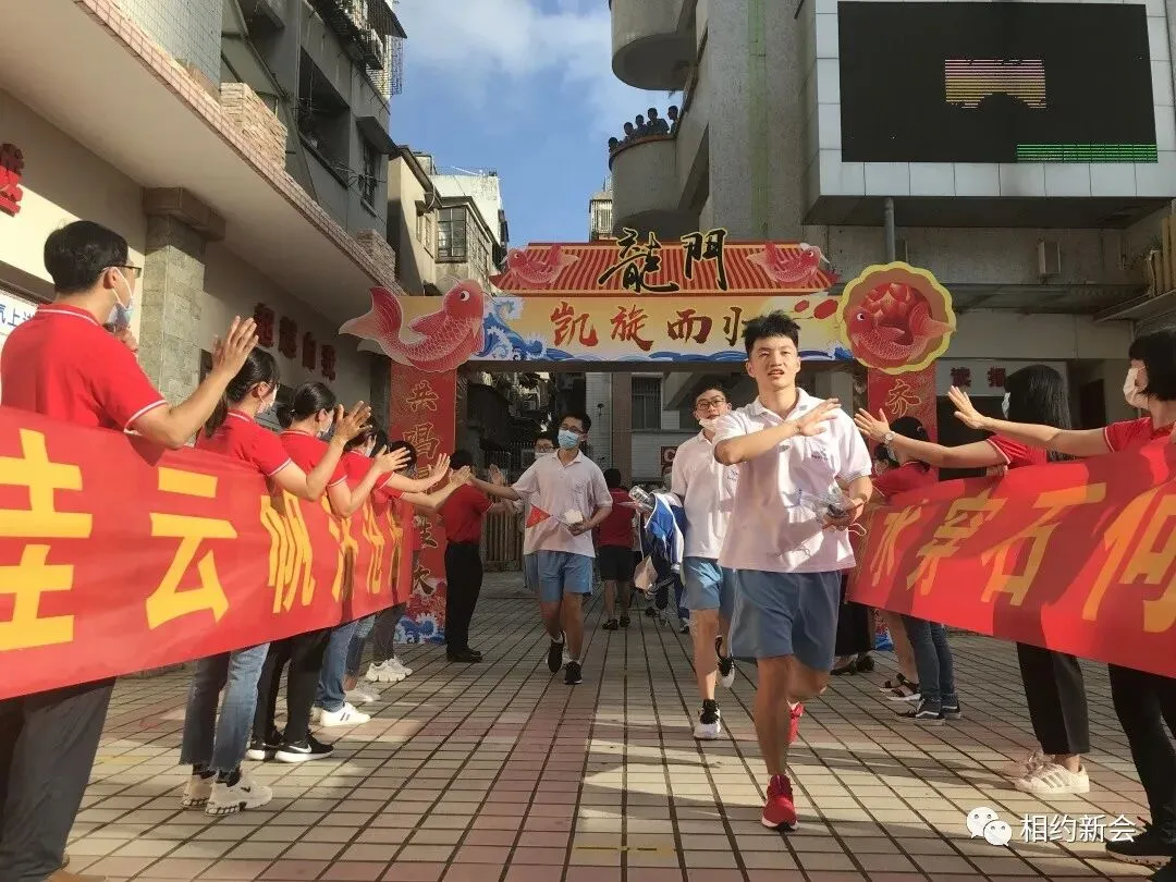 【多图直击】高考首日顺利结束-第19张图片-四季读书网 【多图直击】高考首日顺利结束-第19张图片-四季读书网