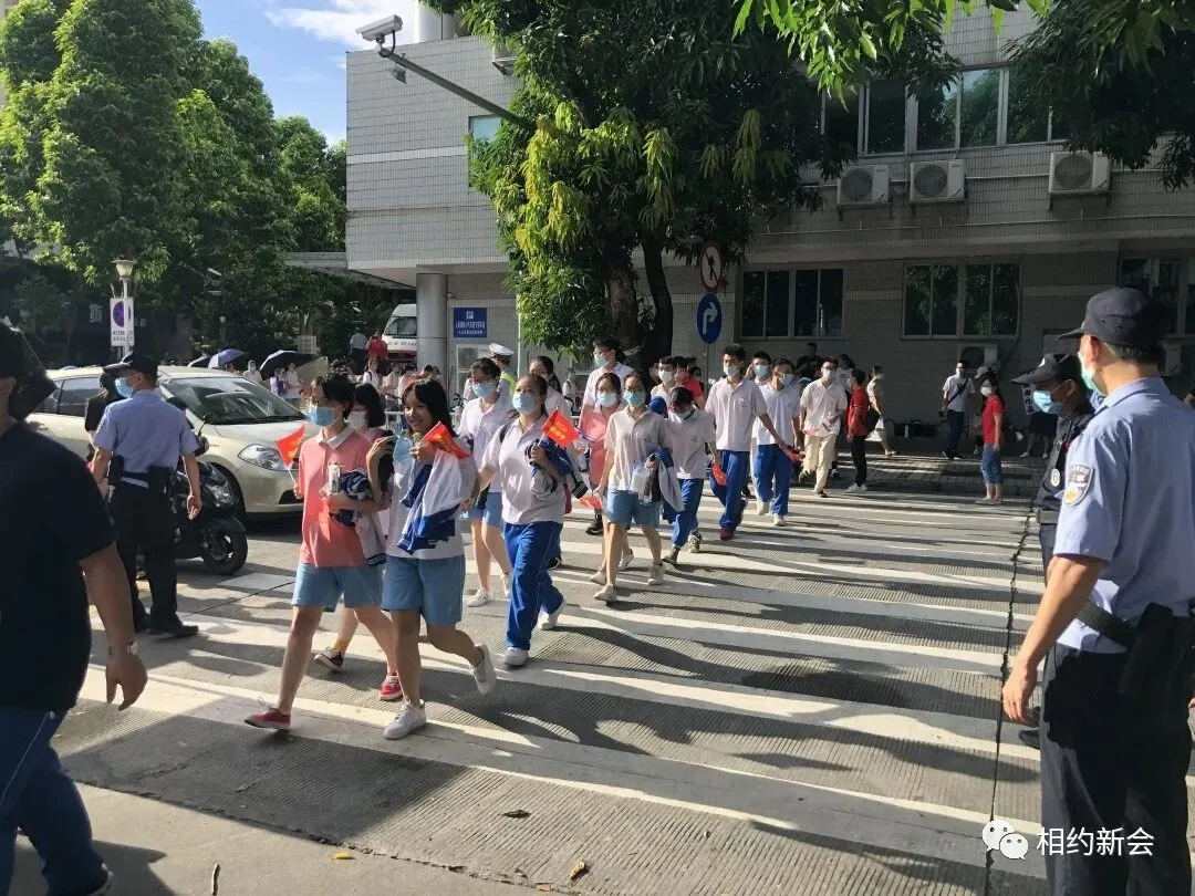 【多图直击】高考首日顺利结束-第33张图片-四季读书网 【多图直击】高考首日顺利结束-第33张图片-四季读书网
