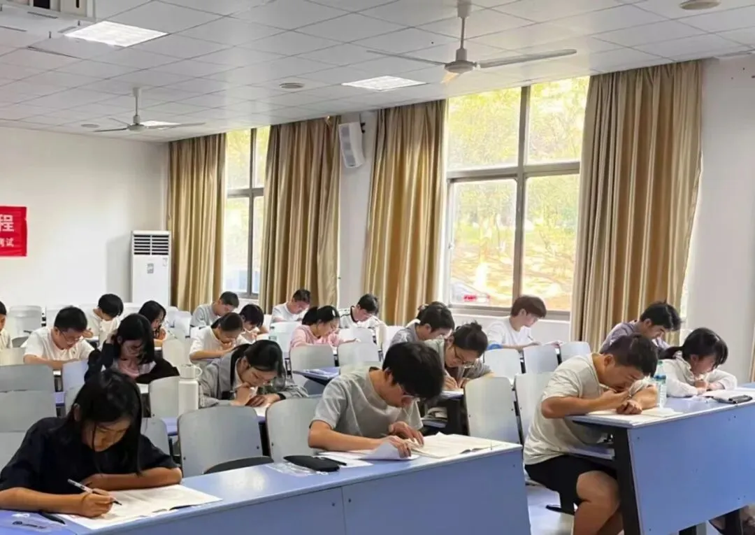 活动资讯 | 我校“2027年公务员模拟考试”活动圆满结束-第9张图片-四季读书网 活动资讯 | 我校“2027年公务员模拟考试”活动圆满结束-第9张图片-四季读书网