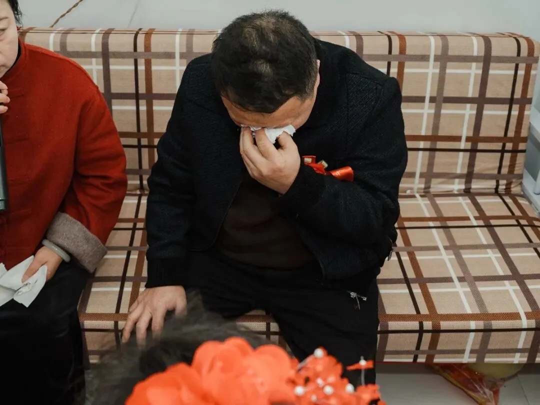 我今年 59 岁,大年初二夜里,醉酒女婿一把将我扑倒,女儿在一旁笑出声-第2张图片-四季读书网