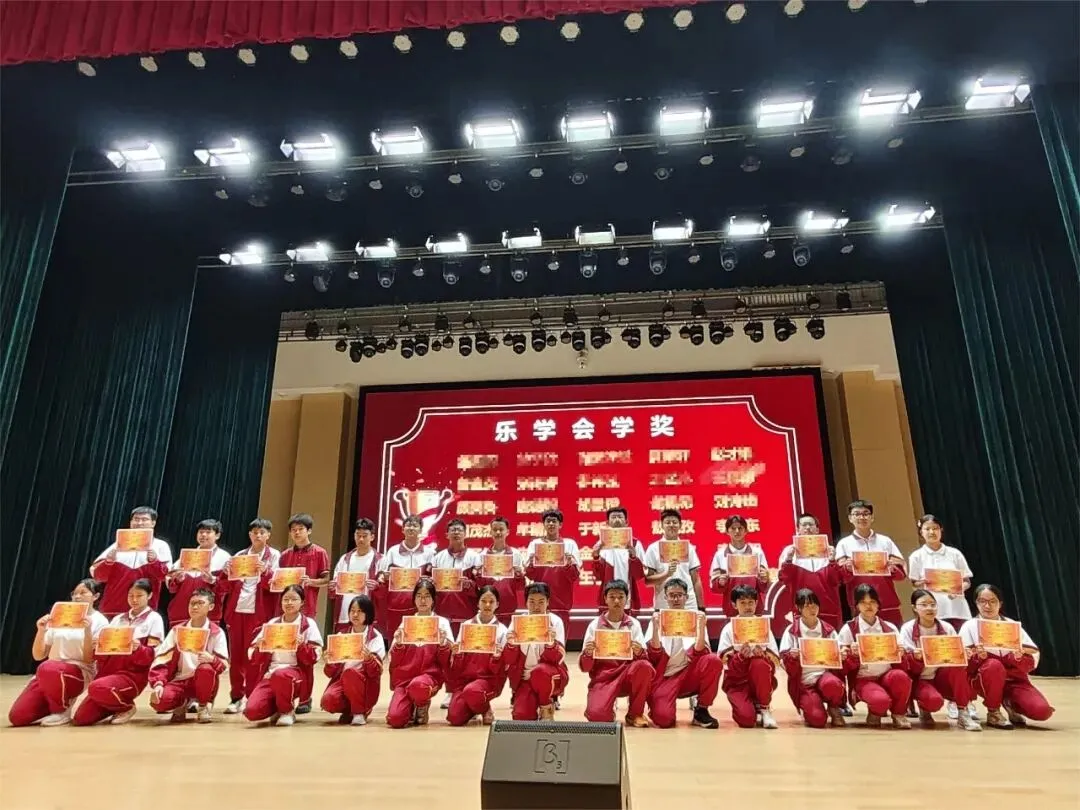 笃实勤学追光行,砺剑初三待锋芒|我校初三上学期阶段一质量监测表彰大会圆满举行-第12张图片-四季读书网 笃实勤学追光行,砺剑初三待锋芒|我校初三上学期阶段一质量监测表彰大会圆满举行-第12张图片-四季读书网