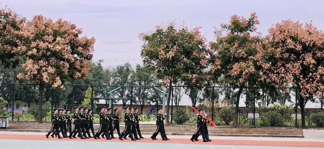 同心聚力攻一轮 奋楫扬帆向高考——乾县杨汉中学召开2027届高三一轮复习备考家校共育大会-第5张图片-四季读书网 同心聚力攻一轮 奋楫扬帆向高考——乾县杨汉中学召开2027届高三一轮复习备考家校共育大会-第5张图片-四季读书网