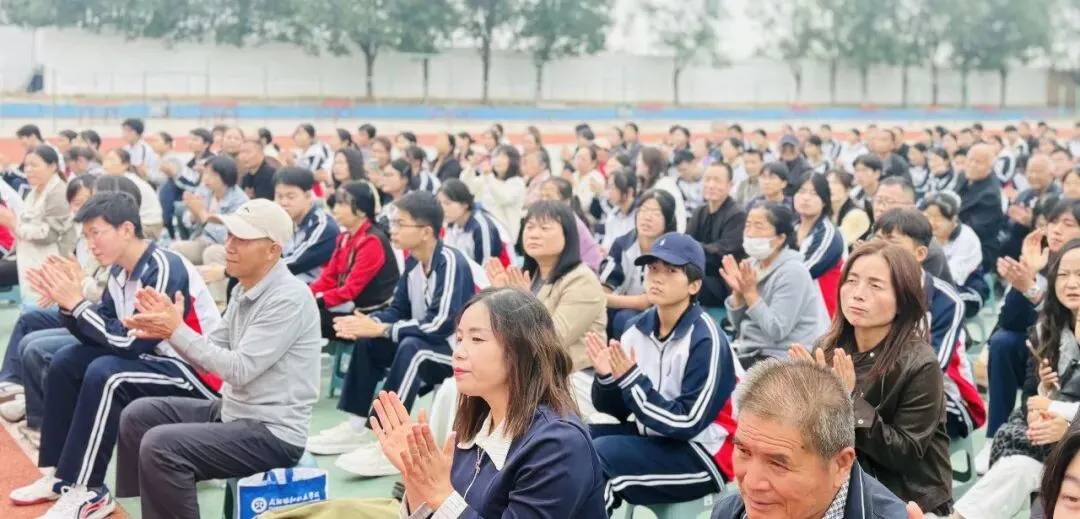 同心聚力攻一轮 奋楫扬帆向高考——乾县杨汉中学召开2027届高三一轮复习备考家校共育大会-第11张图片-四季读书网 同心聚力攻一轮 奋楫扬帆向高考——乾县杨汉中学召开2027届高三一轮复习备考家校共育大会-第11张图片-四季读书网