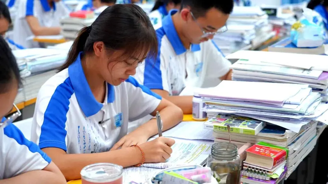 【护航高考】景谷易成高级中学:稳心态 抓教研 从容应考 多措并举护航-第6张图片-四季读书网 【护航高考】景谷易成高级中学:稳心态 抓教研 从容应考 多措并举护航-第6张图片-四季读书网