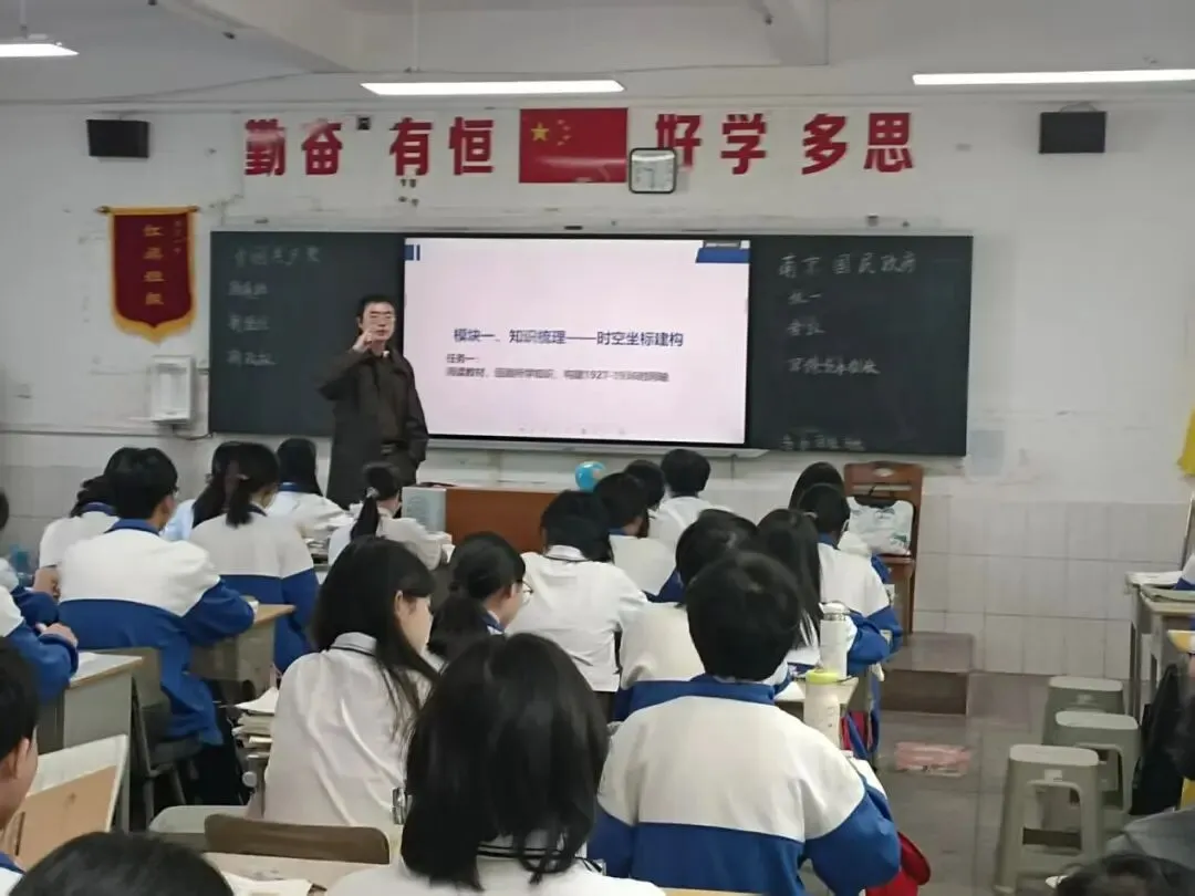 精准把脉一轮复习 聚力赋能高考备考——县教育局莅临攸县一中开展2027届高三一轮教学调研-第2张图片-四季读书网 精准把脉一轮复习 聚力赋能高考备考——县教育局莅临攸县一中开展2027届高三一轮教学调研-第2张图片-四季读书网