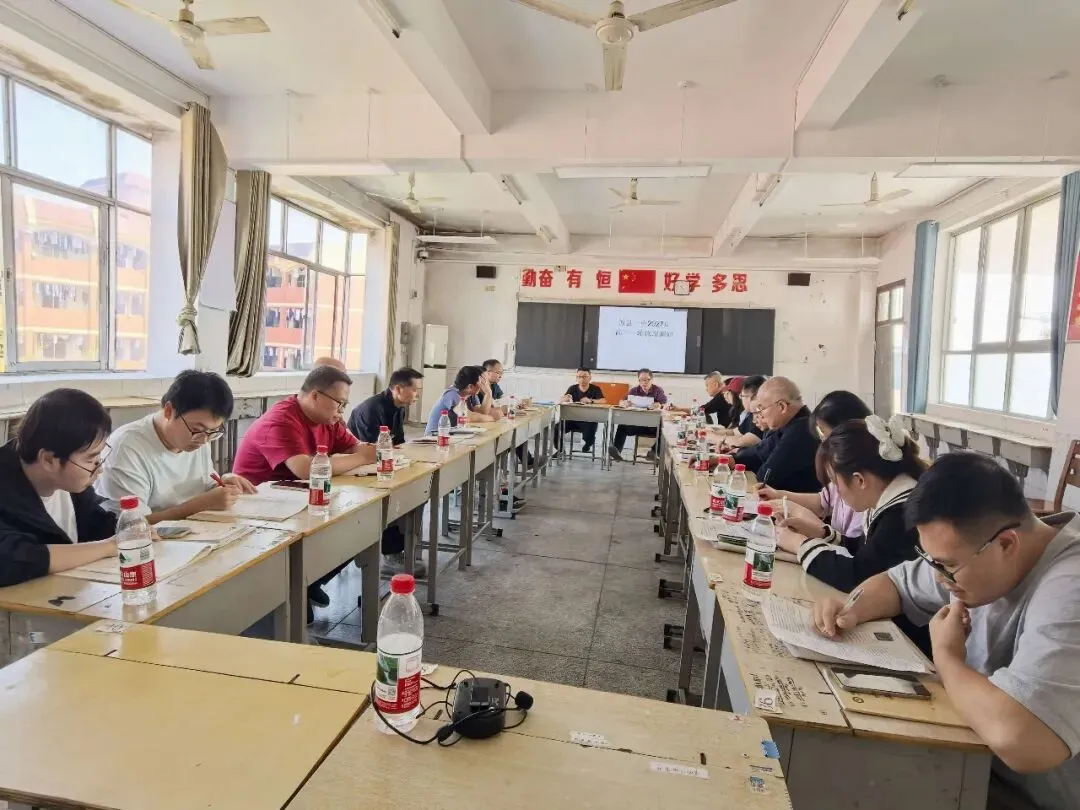 精准把脉一轮复习 聚力赋能高考备考——县教育局莅临攸县一中开展2027届高三一轮教学调研-第14张图片-四季读书网 精准把脉一轮复习 聚力赋能高考备考——县教育局莅临攸县一中开展2027届高三一轮教学调研-第14张图片-四季读书网