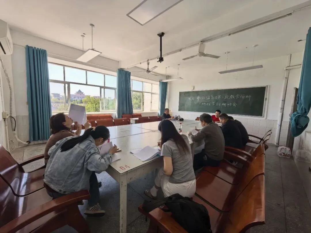 精准把脉一轮复习 聚力赋能高考备考——县教育局莅临攸县一中开展2027届高三一轮教学调研-第15张图片-四季读书网 精准把脉一轮复习 聚力赋能高考备考——县教育局莅临攸县一中开展2027届高三一轮教学调研-第15张图片-四季读书网