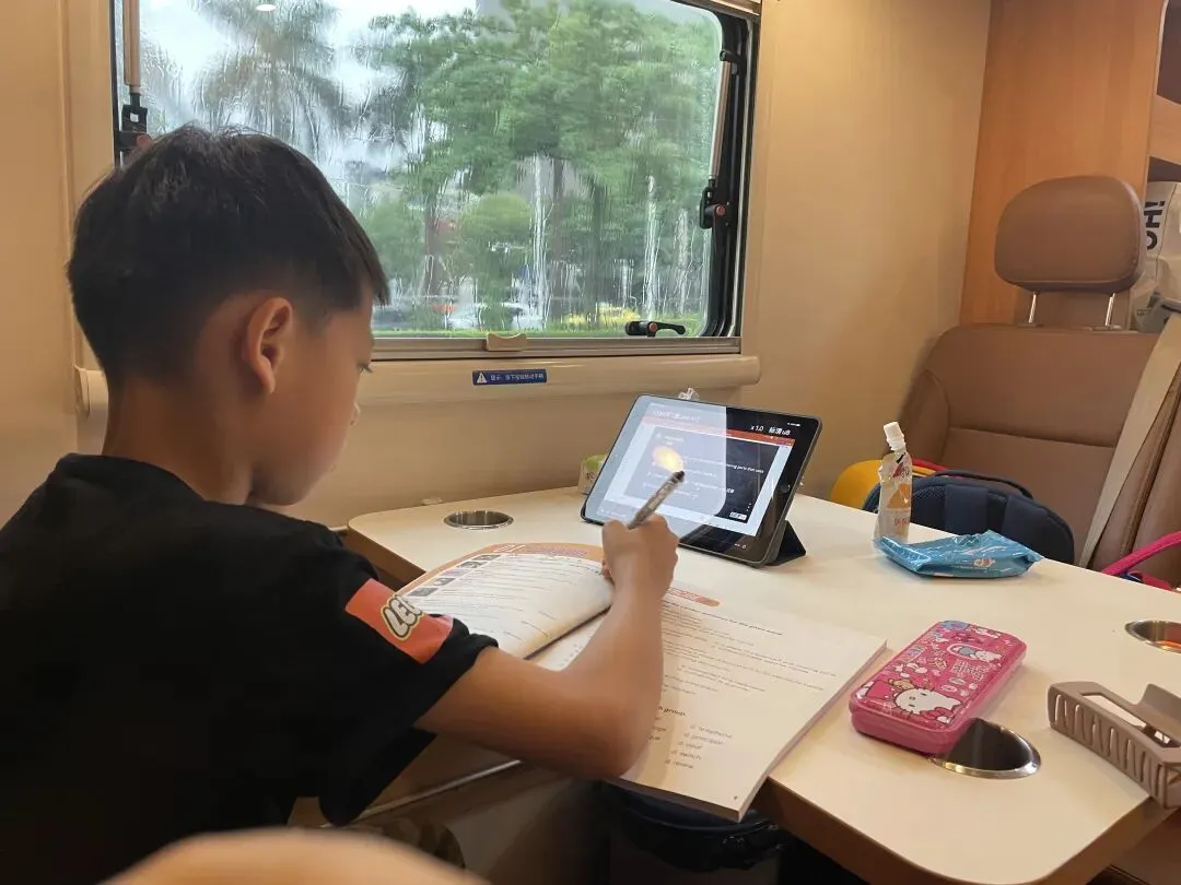 别再死盯分数了!初二妈妈提醒:幼儿园小学不抓这些,初中熬夜也追不上-第3张图片-四季读书网