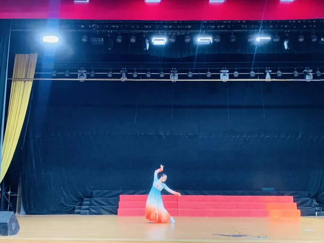 金秋九月,芳华初绽 ——东华初二卓越26班九月成长纪实-第49张图片-四季读书网