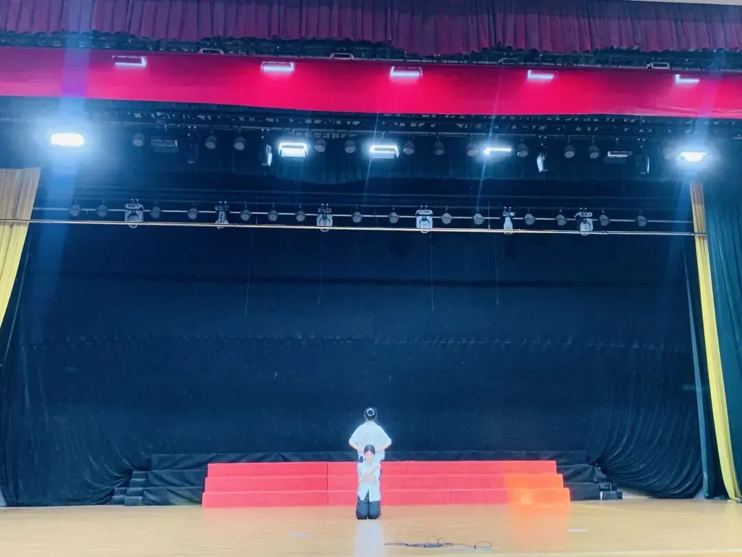 金秋九月,芳华初绽 ——东华初二卓越26班九月成长纪实-第51张图片-四季读书网